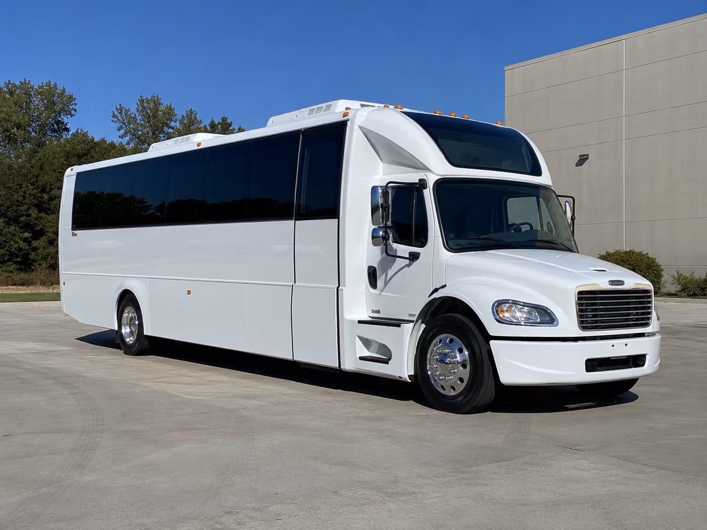 chapel hill 28 passenger party bus