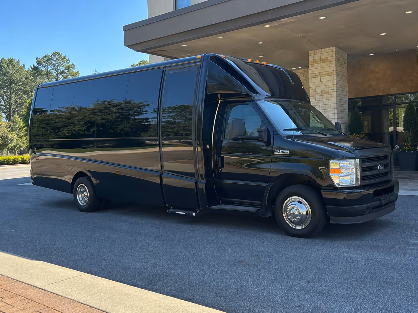 minibuses for unc campus and research triangle field trips